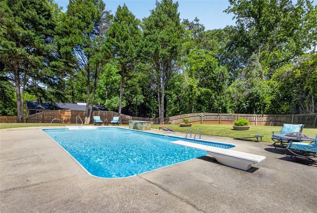 3756 Southgate Drive SW, Lilburn, GA 30047