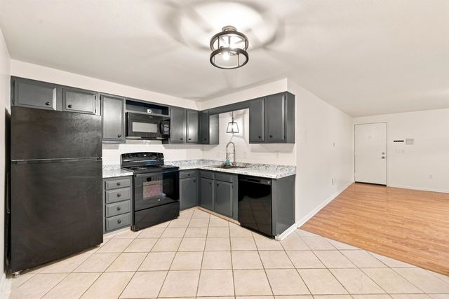 56 Robert Court C, Manchester, NH 03103