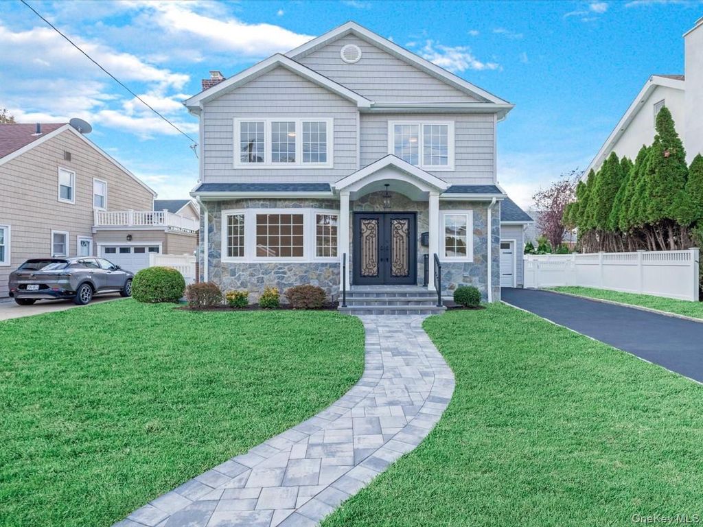 111 Celler Avenue, New Hyde Park, NY 11040