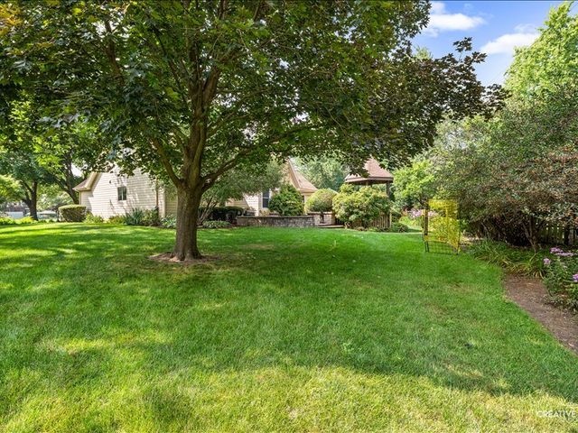 612 Bull Run Court, Naperville, IL 60540