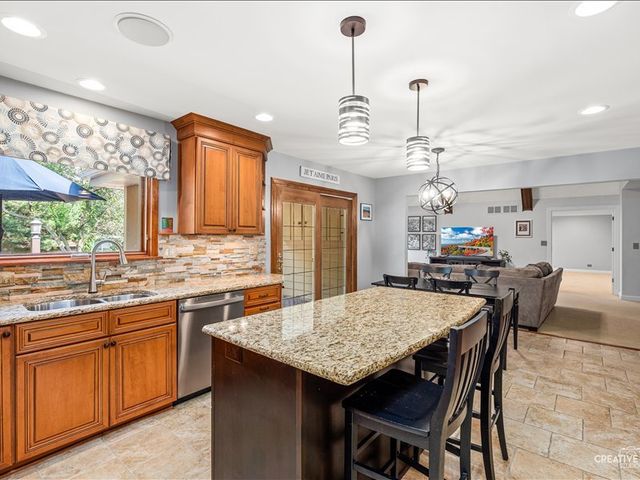 612 Bull Run Court, Naperville, IL 60540