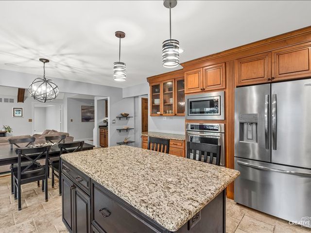 612 Bull Run Court, Naperville, IL 60540