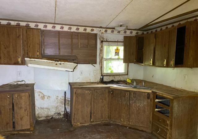 18 County Road 6036, Dayton, TX 77535
