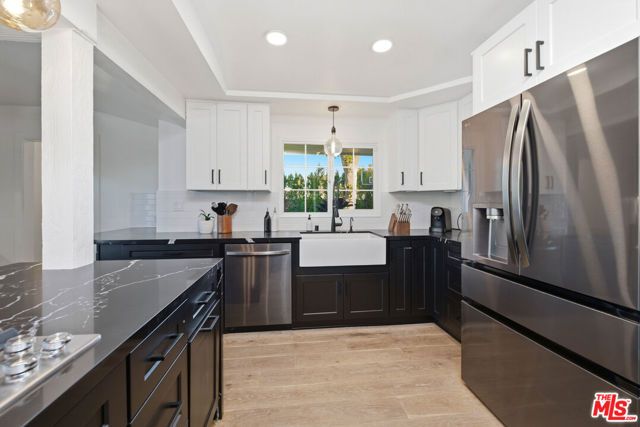 22428 Victory Boulevard, Woodland Hills (los Angeles), CA 91367