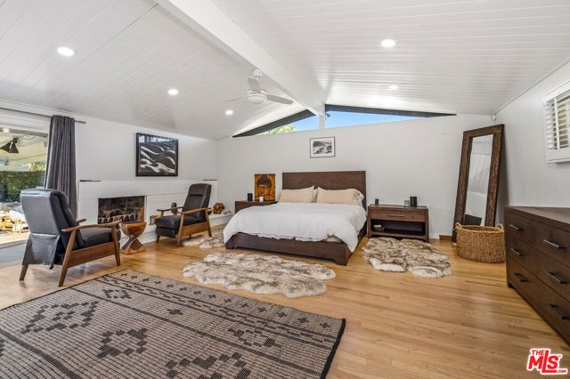 22428 Victory Boulevard, Woodland Hills (los Angeles), CA 91367