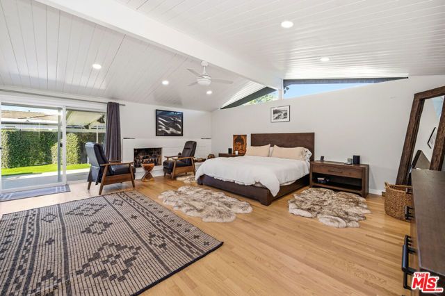 22428 Victory Boulevard, Woodland Hills (los Angeles), CA 91367