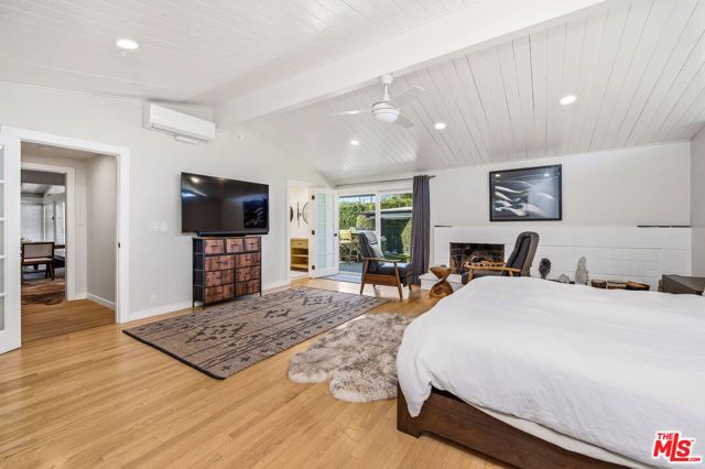 22428 Victory Boulevard, Woodland Hills (los Angeles), CA 91367