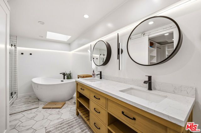 22428 Victory Boulevard, Woodland Hills (los Angeles), CA 91367