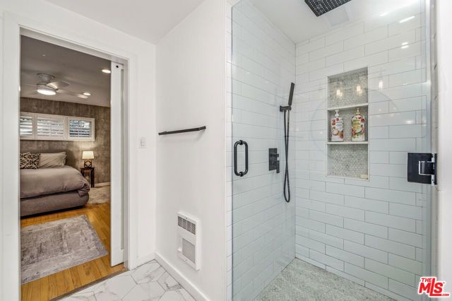 22428 Victory Boulevard, Woodland Hills (los Angeles), CA 91367