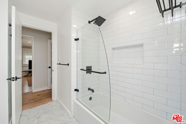 22428 Victory Boulevard, Woodland Hills (los Angeles), CA 91367