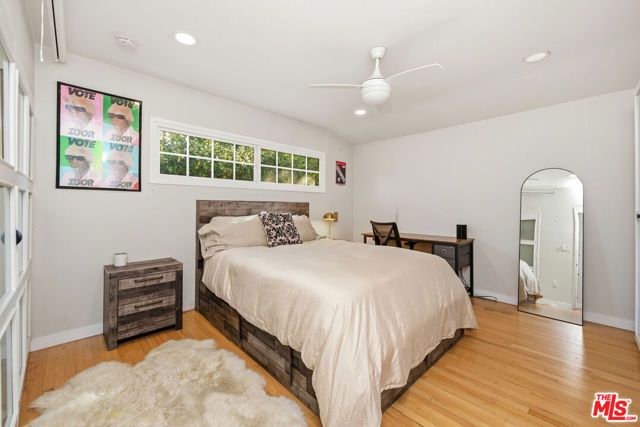 22428 Victory Boulevard, Woodland Hills (los Angeles), CA 91367