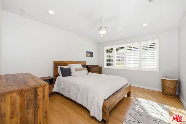 22428 Victory Boulevard, Woodland Hills (los Angeles), CA 91367