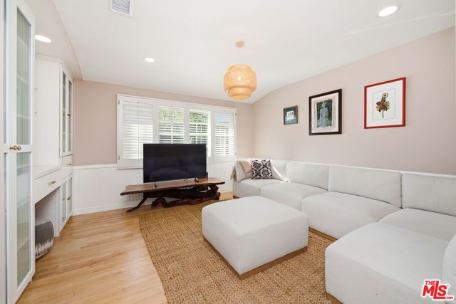 22428 Victory Boulevard, Woodland Hills (los Angeles), CA 91367