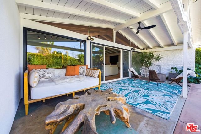 22428 Victory Boulevard, Woodland Hills (los Angeles), CA 91367