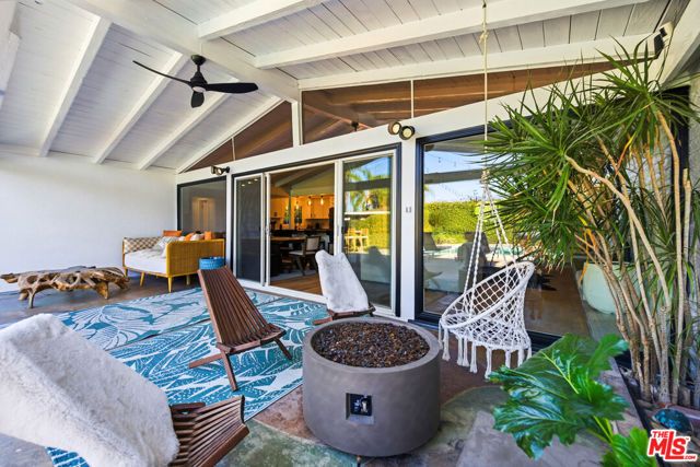 22428 Victory Boulevard, Woodland Hills (los Angeles), CA 91367