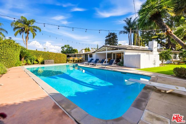 22428 Victory Boulevard, Woodland Hills (los Angeles), CA 91367