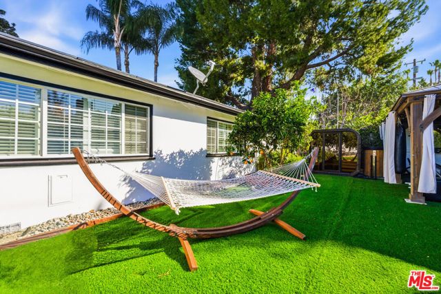 22428 Victory Boulevard, Woodland Hills (los Angeles), CA 91367