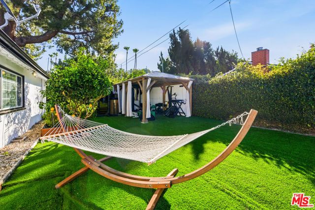 22428 Victory Boulevard, Woodland Hills (los Angeles), CA 91367