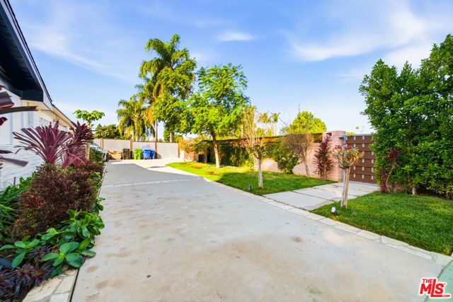 22428 Victory Boulevard, Woodland Hills (los Angeles), CA 91367