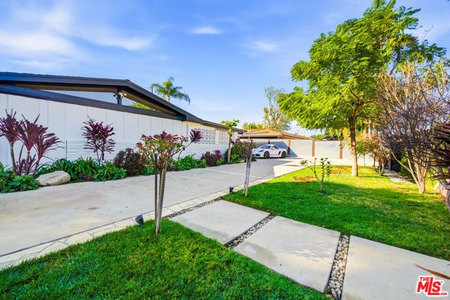 22428 Victory Boulevard, Woodland Hills (los Angeles), CA 91367