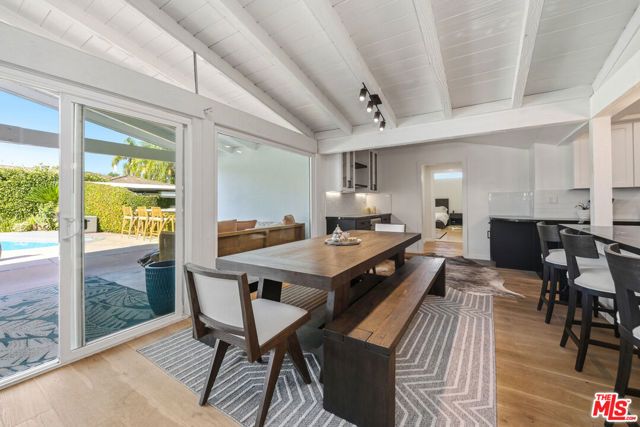 22428 Victory Boulevard, Woodland Hills (los Angeles), CA 91367