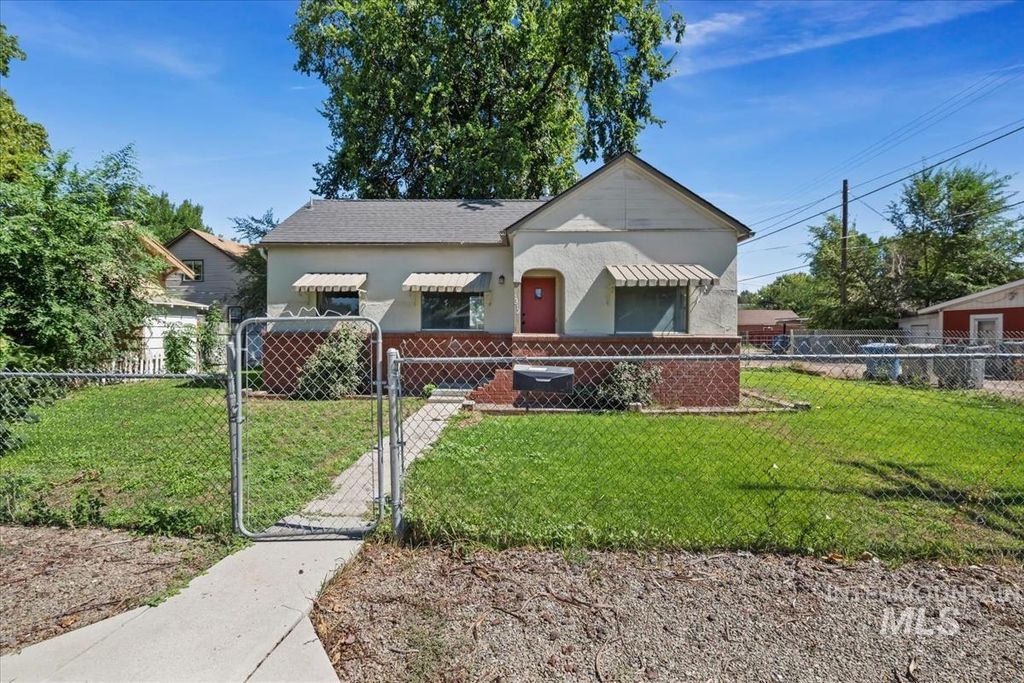 1312 9th St S, Nampa, ID 83651