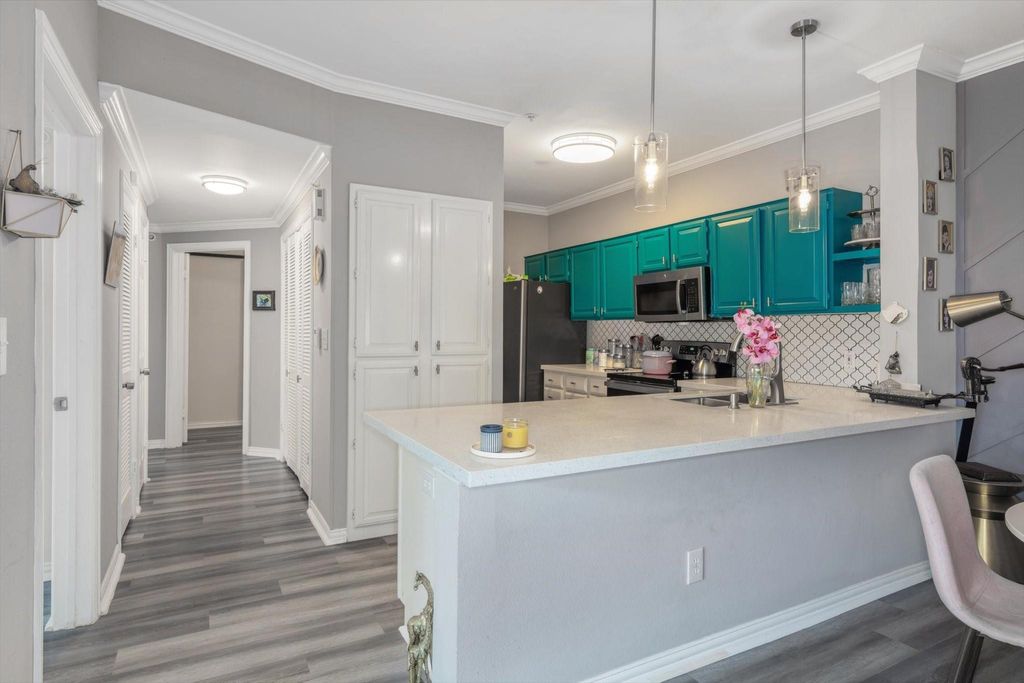 2111 Welch Street B201, Houston, TX 77019