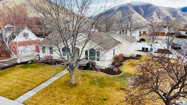 1518 E PHEASANT RUN DR, Springville, UT 84663