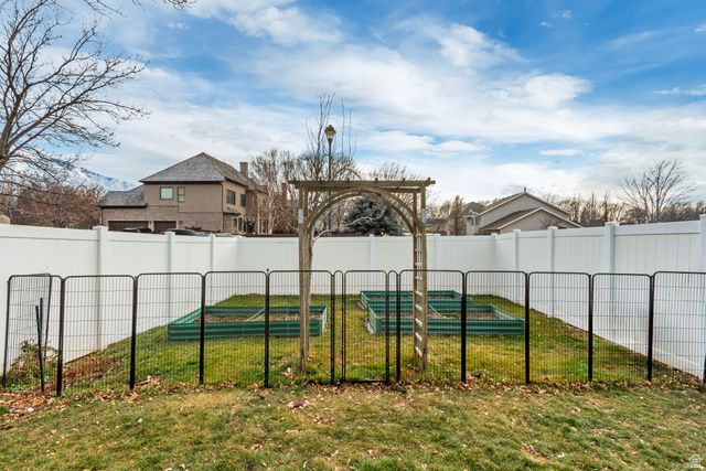 1518 E PHEASANT RUN DR, Springville, UT 84663