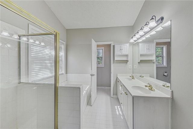 326 CANTERBURY PLACE Drive, Suwanee, GA 30024