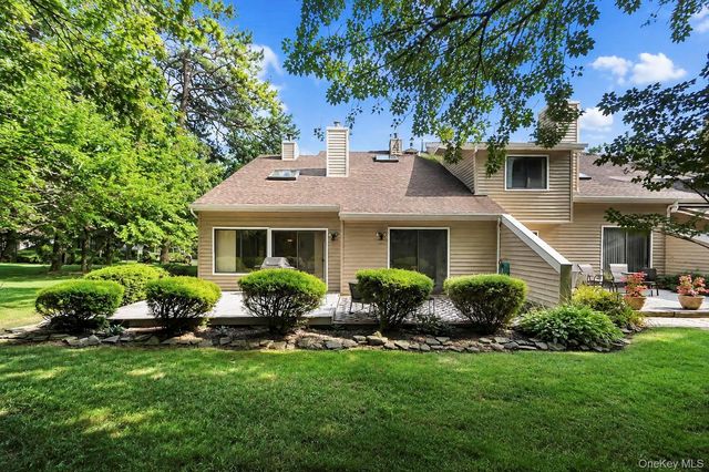 12 Hidden Pines Way, Bohemia, NY 11716