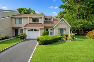 12 Hidden Pines Way, Bohemia, NY 11716