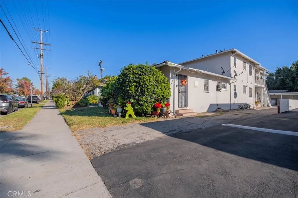 5654 Kester Avenue 3, Van Nuys, CA 91411