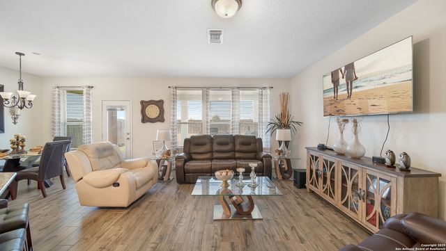 350 Colonial, Universal City, TX 78148