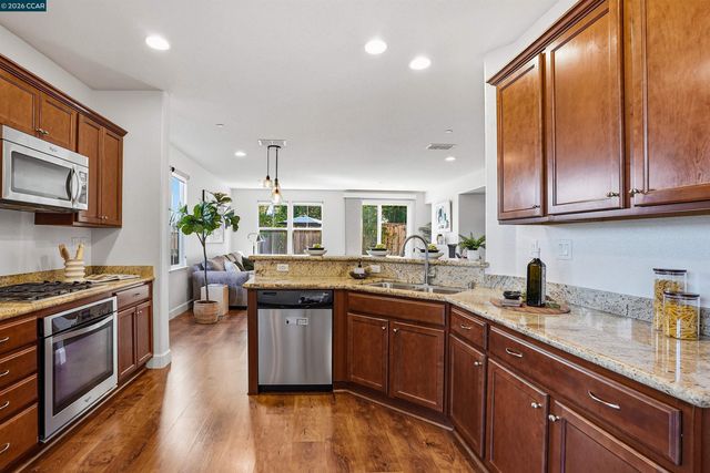 527 Falling Star Dr, Martinez, CA 94553