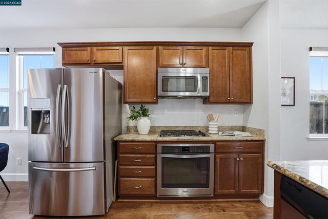 527 Falling Star Dr, Martinez, CA 94553