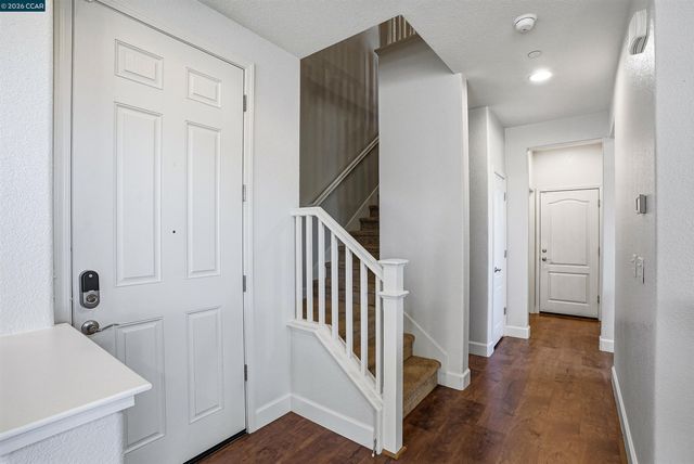 527 Falling Star Dr, Martinez, CA 94553