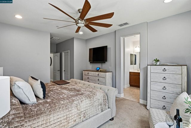 527 Falling Star Dr, Martinez, CA 94553