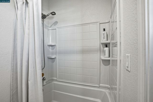 527 Falling Star Dr, Martinez, CA 94553