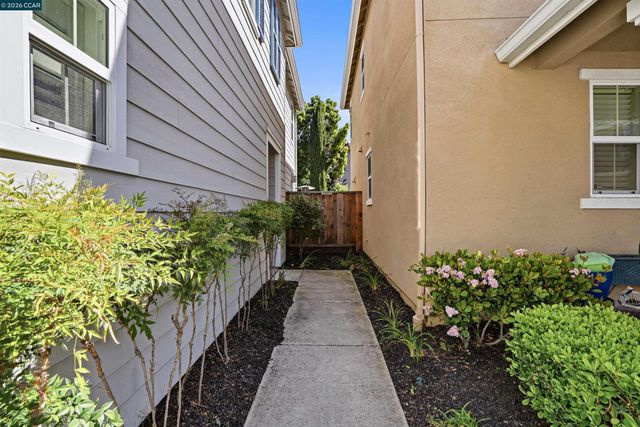 527 Falling Star Dr, Martinez, CA 94553