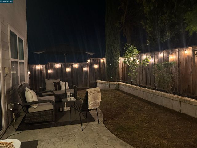 527 Falling Star Dr, Martinez, CA 94553