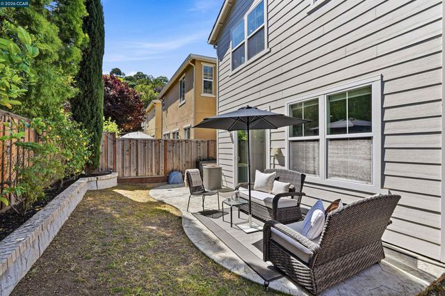 527 Falling Star Dr, Martinez, CA 94553