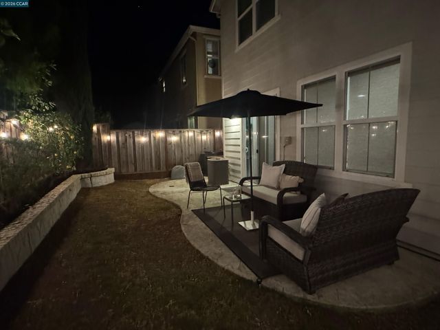 527 Falling Star Dr, Martinez, CA 94553