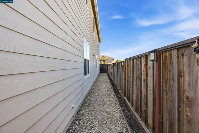 527 Falling Star Dr, Martinez, CA 94553