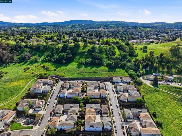 527 Falling Star Dr, Martinez, CA 94553