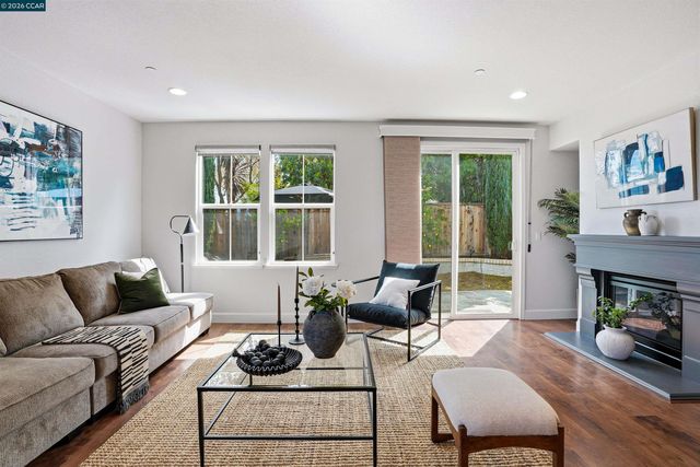 527 Falling Star Dr, Martinez, CA 94553