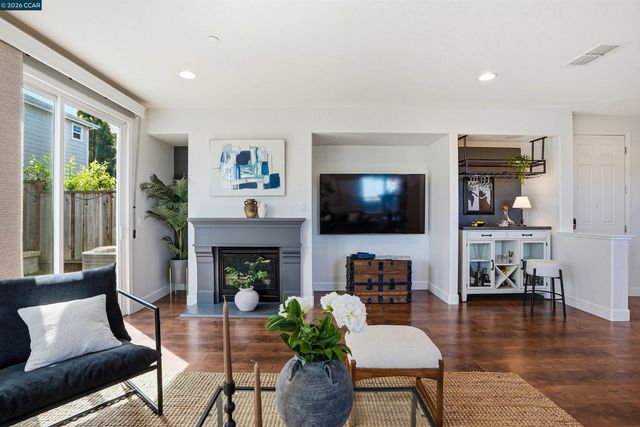 527 Falling Star Dr, Martinez, CA 94553