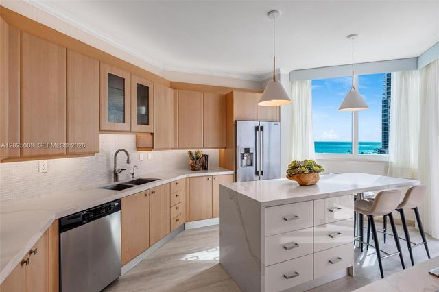 300 S Pointe Dr 1001, Miami Beach, FL 33139