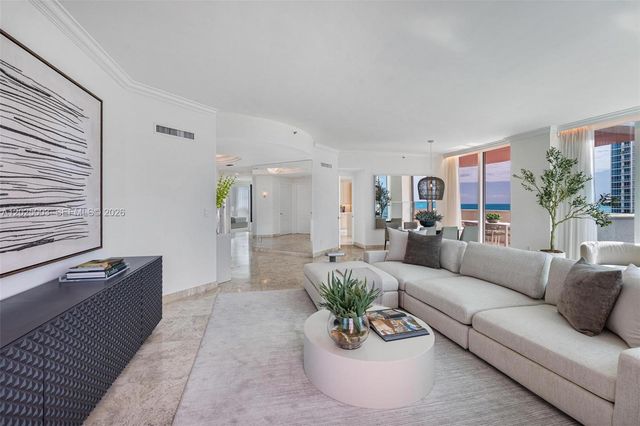 300 S Pointe Dr 1001, Miami Beach, FL 33139
