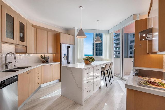 300 S Pointe Dr 1001, Miami Beach, FL 33139